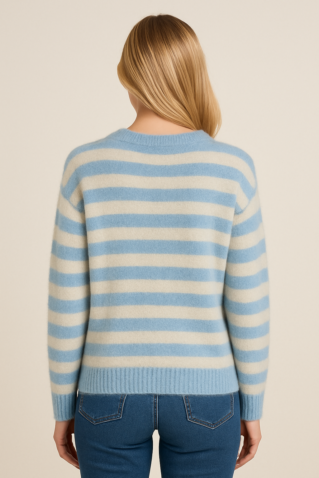 Gestreifter Strickpullover – Hellblau & Cremeweiß